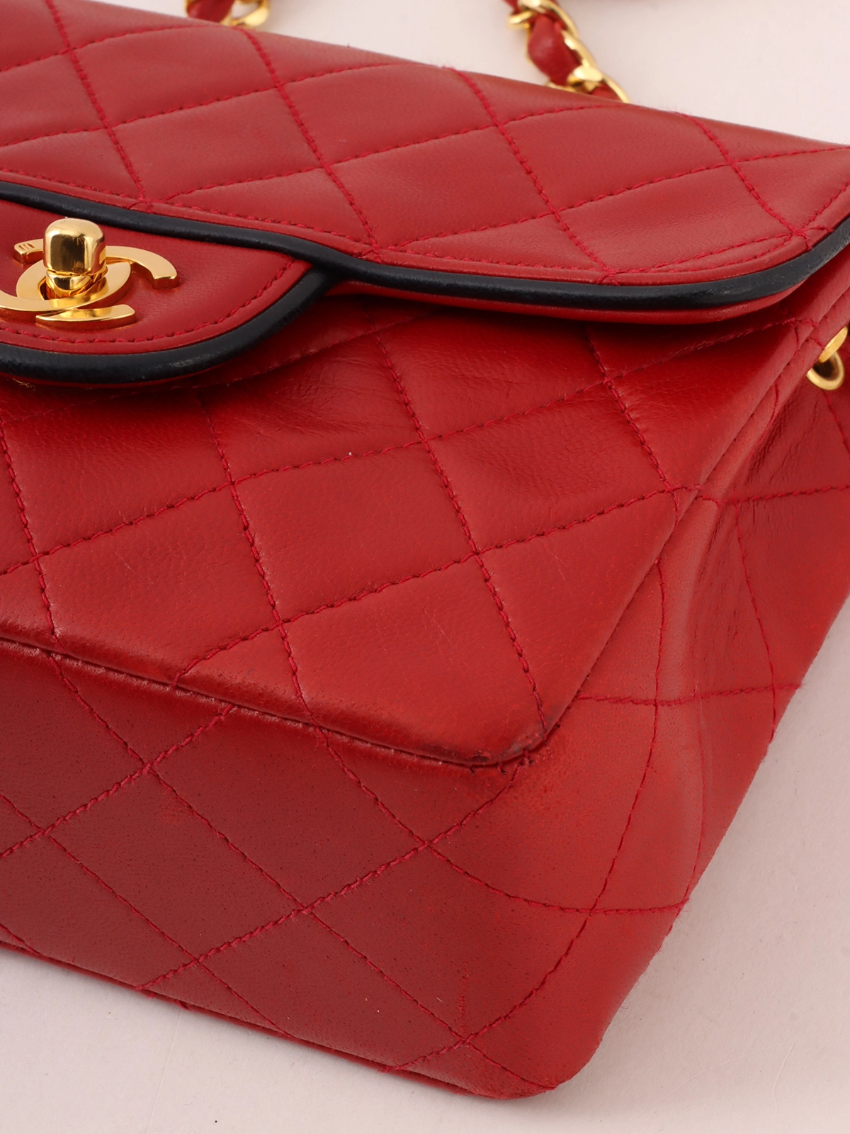 CHANEL 1990年頃製 バイカラークラシックフラップチェーンバッグ